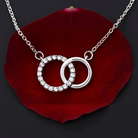 Bonus Mom Jewelry Dainty Circles Necklace Interlocking Hoops - Meaningful Cards