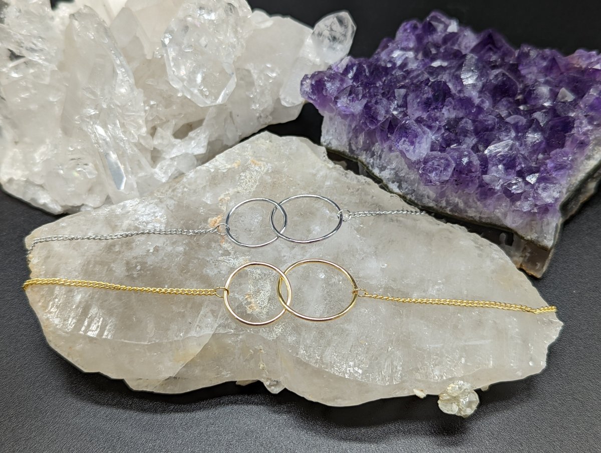 Interlocking Circles Necklace - DNA doesn't make you family, love does - Meaningful Cards